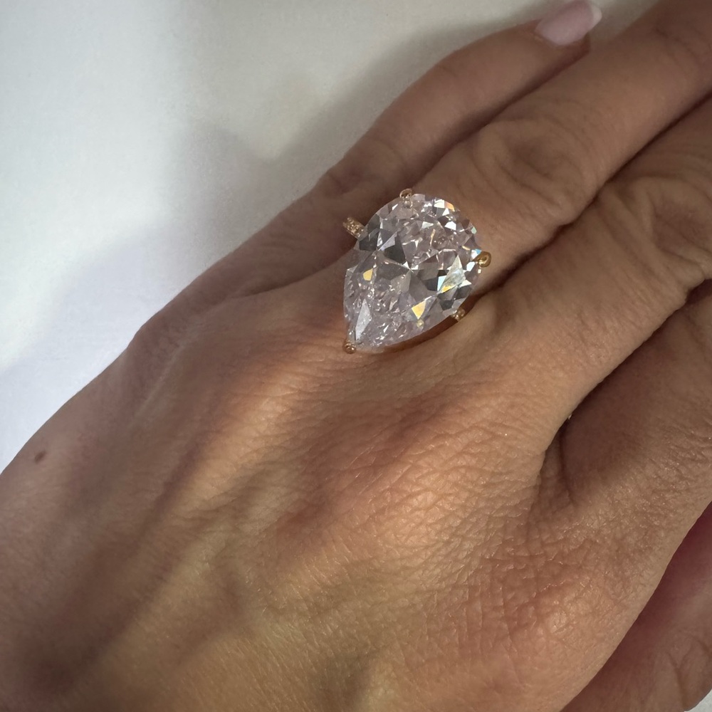 Elegant Gold and Silver Teardrop Ring